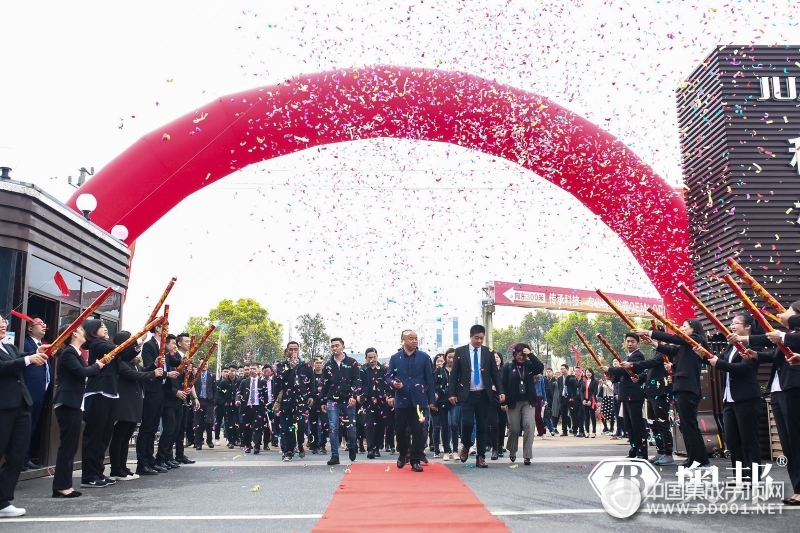 奧邦“聚焦 2019 · 乘勢(shì)而進(jìn)”經(jīng)銷商年會(huì)盛典——展廳參觀